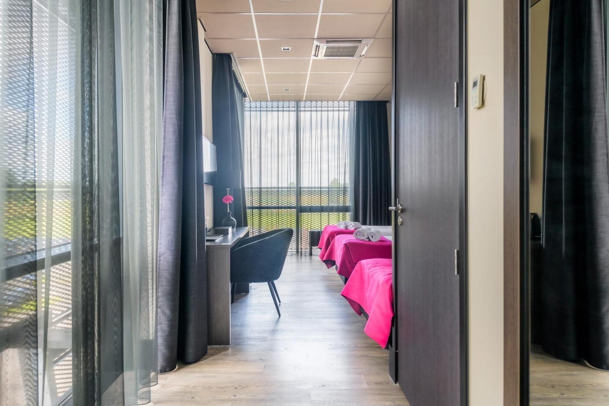 Bas World Hotel Вегел Экстерьер фото